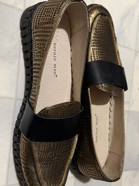 bernie mev. Metallic Gold Loafers with Black Strap
